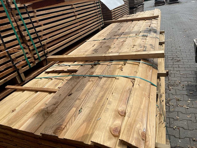 Douglas halfhoutsrabat 4000x130x18mm (168x) - afbeelding 1 van  3