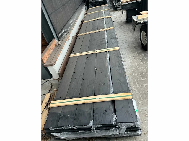 Douglas halfhoutsrabat zwart gespoten 18x185mm, lengte 600cm (50x) - afbeelding 3 van  3