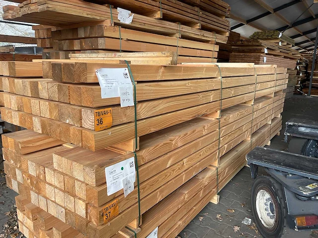 Douglas palen geschaafd 90x90mm, lengte 500cm (40x) - afbeelding 2 van  3