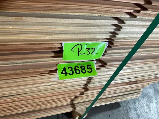 Douglas plank - met mes en groef 500x12x1,7 cm (50x) - afbeelding 6 van  6