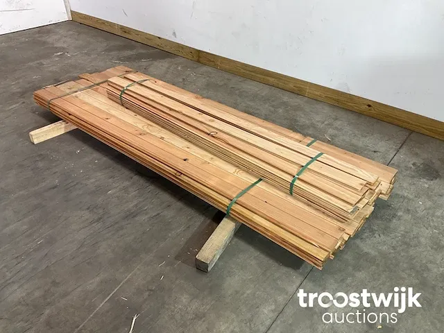 Douglas plank 200-250x9x1.8 cm - afbeelding 1 van  7