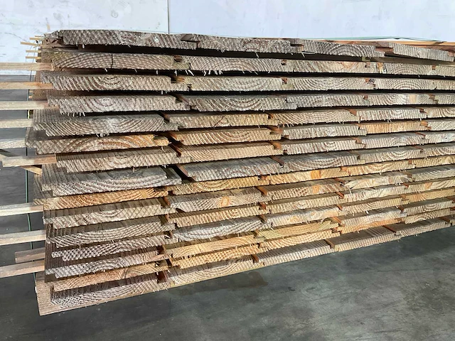 Douglas plank dubbel lip profiel 300x19x1,8 cm (90x) - afbeelding 4 van  5
