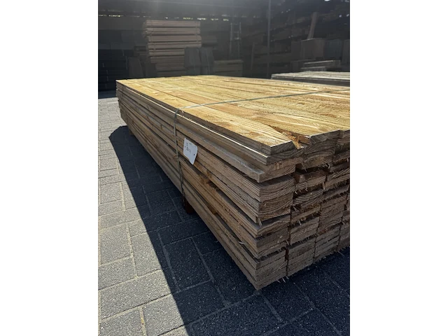 Douglas plank fijn bezaagd - afbeelding 1 van  3