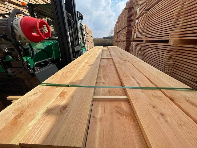 Douglas planken fijnbezaagd 22x200mm, lengte 400cm (120x) - afbeelding 1 van  3