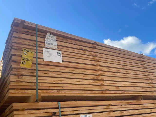 Douglas planken fijnbezaagd 3000x150x25mm (84x) - afbeelding 4 van  4
