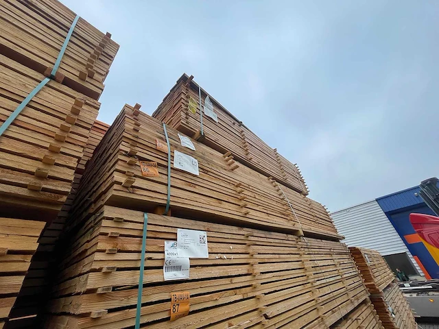 Douglas planken fijnbezaagd 4000x150x25mm (82x) - afbeelding 4 van  4