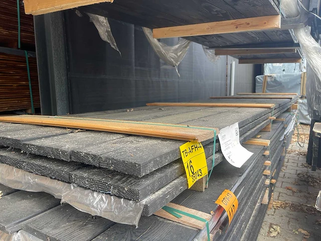 Douglas planken fijnbezaagd zwart gecoat 4500x200x24mm (15x) - afbeelding 2 van  3