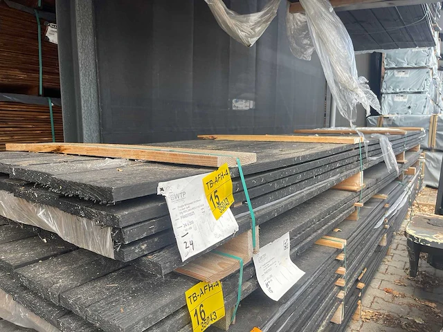Douglas planken fijnbezaagd zwart gecoat 4500x200x24mm (24x) - afbeelding 2 van  3