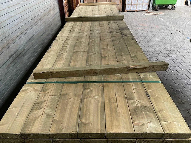 Douglas planken geschaafd 3900-4200x150x47mm (83x) - afbeelding 1 van  3