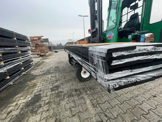 Douglas planken zwart gecoat 24x200mm, lengte 500cm (48x) - afbeelding 2 van  3