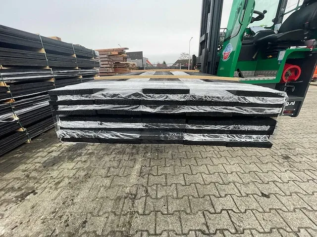 Douglas planken zwart gecoat 24x200mm, lengte 500cm (48x) - afbeelding 3 van  3