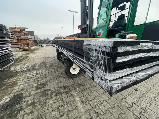 Douglas planken zwart gecoat 24x200mm, lengte 500cm (50x) - afbeelding 2 van  3