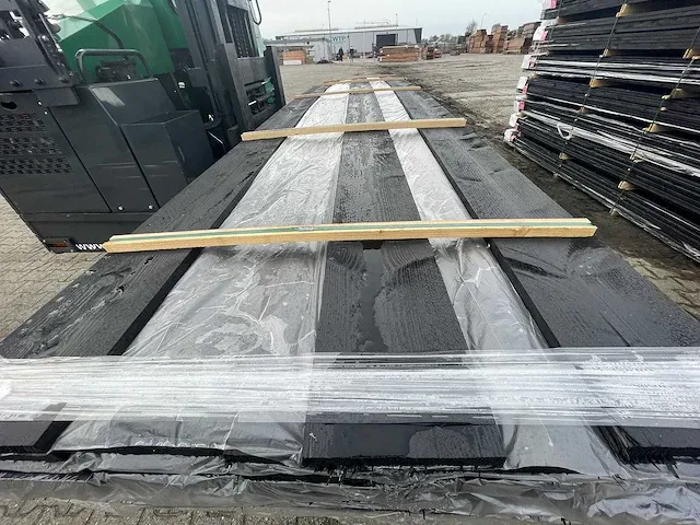 Douglas planken zwart gecoat 24x200mm, lengte 500cm (50x) - afbeelding 1 van  3