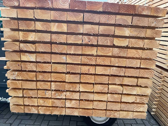 Douglas regels fijnbezaagd 4000x75x50mm (77x) - afbeelding 3 van  4