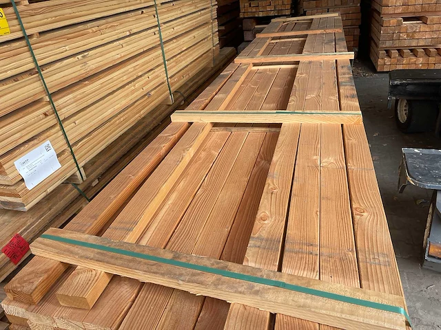 Douglas regels geschaafd 40x80mm, lengte 500cm (154x) - afbeelding 1 van  3