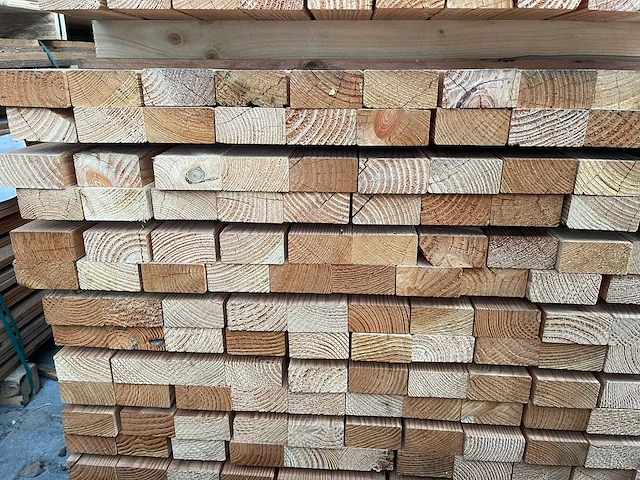 Douglas regels geschaafd 40x80mm, lengte 500cm (154x) - afbeelding 3 van  3