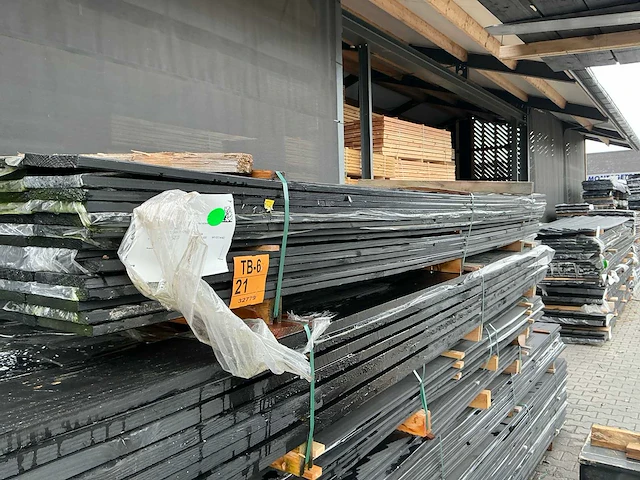 Douglas schuttingplanken zwart gespoten 16x140mm, lengte 300cm (104x) - afbeelding 2 van  3