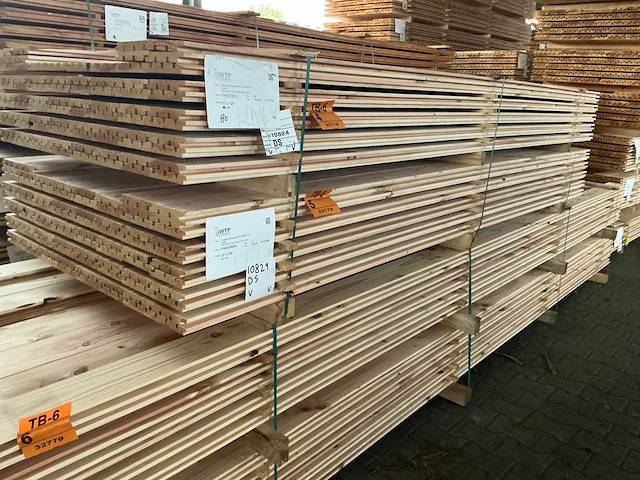 Douglas tripple, design, deens profiel 22x142mm, lengte 400cm (84x) - afbeelding 1 van  2