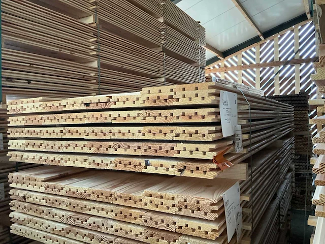 Douglas tripple, design, deens profiel 22x142mm, lengte 500cm (84x) - afbeelding 1 van  2