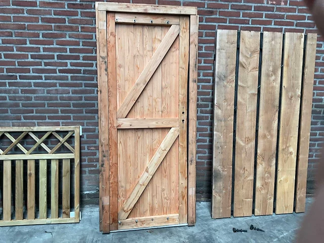 Douglas tuindeur in kozijn 200x90 cm - afbeelding 3 van  3