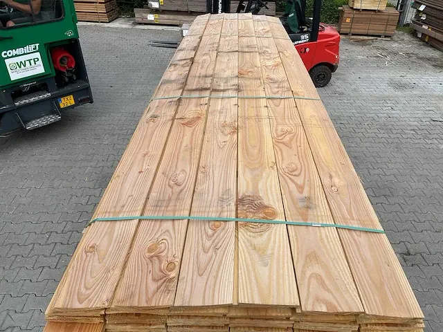 Douglas veer en groef 18x135mm, lengte 400cm (60x) - afbeelding 1 van  3