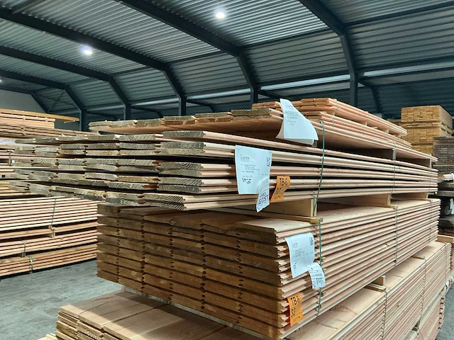 Douglas veer en groef 18x185mm, lengte 350cm (54x) - afbeelding 1 van  2