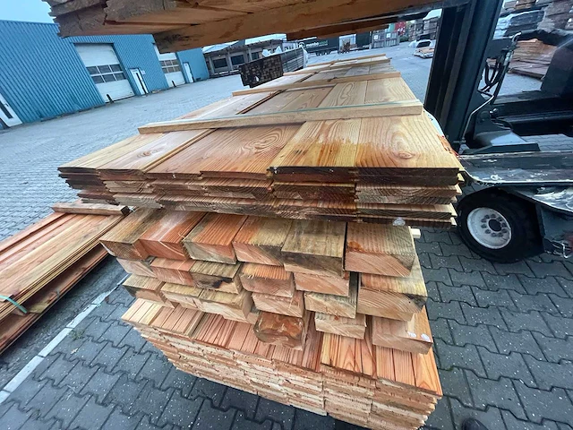 Douglas veer en groef 4000x185x18mm (34x) - afbeelding 1 van  3