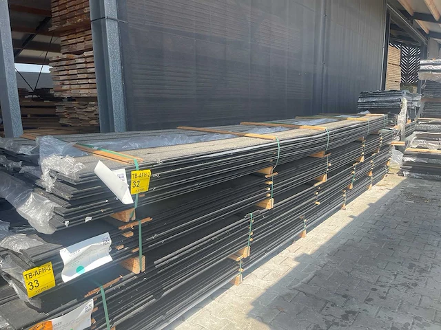 Douglas veer en groef zwart gecoat 5000x145x18mm (55x) - afbeelding 2 van  3