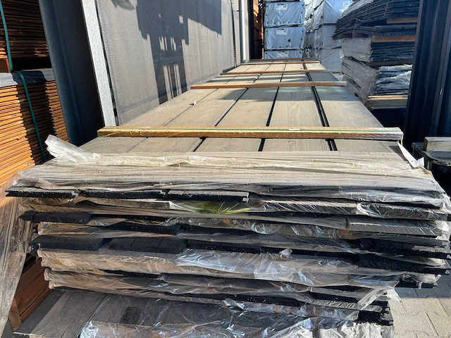 Douglas veer en groef zwart gecoat 5000x190x18mm (140x) - afbeelding 2 van  3
