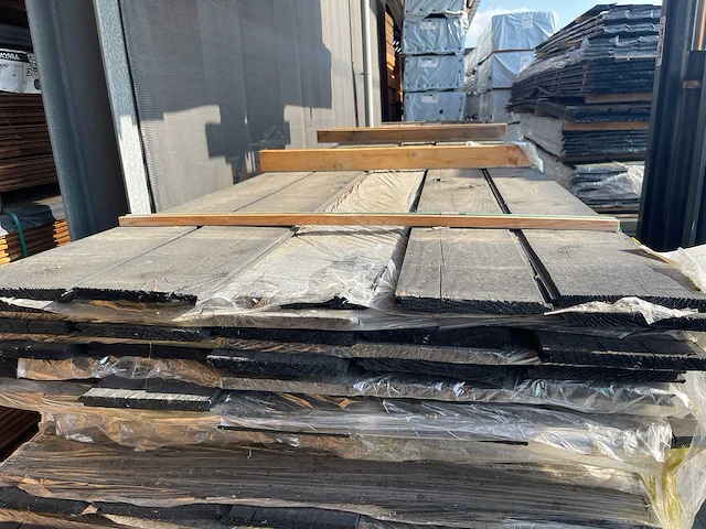 Douglas veer en groef zwart gecoat 5000x190x18mm (54x) - afbeelding 3 van  3