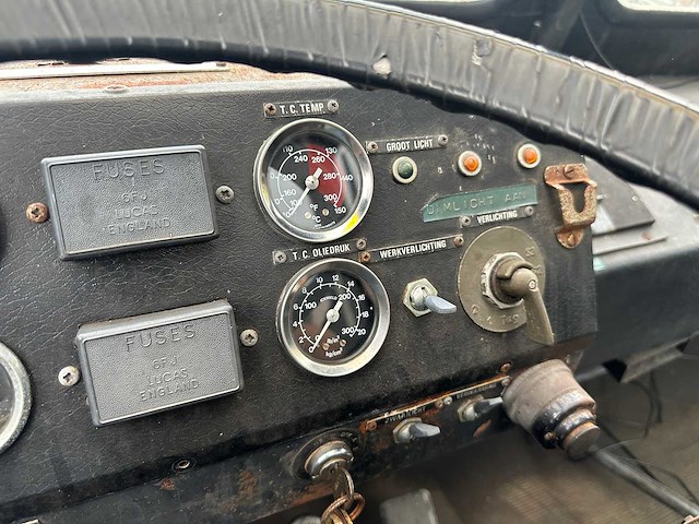 Douglas vliegtuigtrekker – militair legervoertuig t-62-dxl - afbeelding 3 van  14