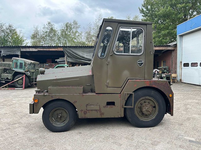 Douglas vliegtuigtrekker – militair legervoertuig t-62-dxl - afbeelding 7 van  14