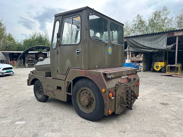 Douglas vliegtuigtrekker – militair legervoertuig t-62-dxl - afbeelding 8 van  14