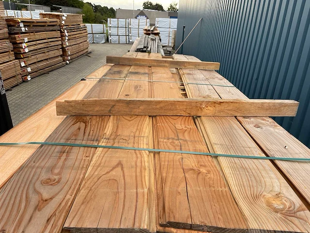 Douglas wisselsponning/halfhoutsrabat 4000x175x16mm (130x) - afbeelding 1 van  3