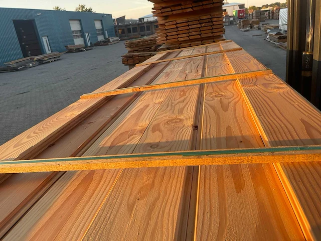Douglas wisselsponning/halfhoutsrabat 4000x190x18mm (112x) - afbeelding 1 van  3