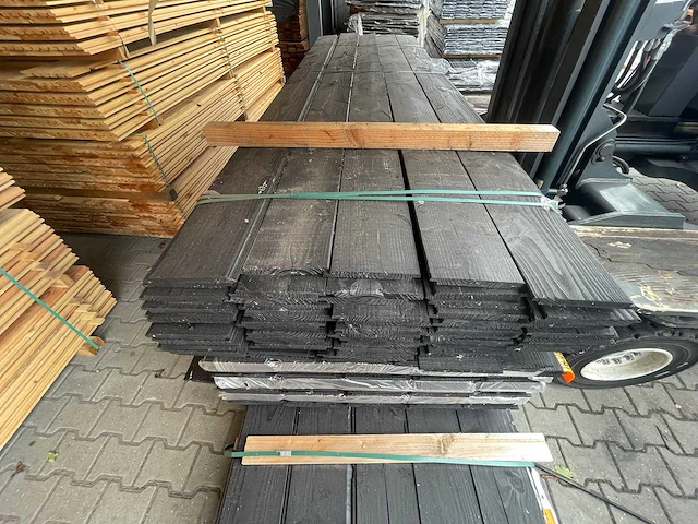 Douglas wisselsponning/halfhoutsrabat zwart gecoat 3000x190x18mm (130x) - afbeelding 1 van  3