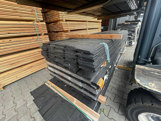Douglas wisselsponning/halfhoutsrabat zwart gecoat 3000x190x18mm (130x) - afbeelding 2 van  3