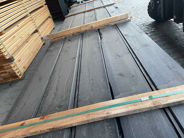 Douglas wisselsponning/halfhoutsrabat zwart gecoat 4000x90x18mm (50x) - afbeelding 1 van  3
