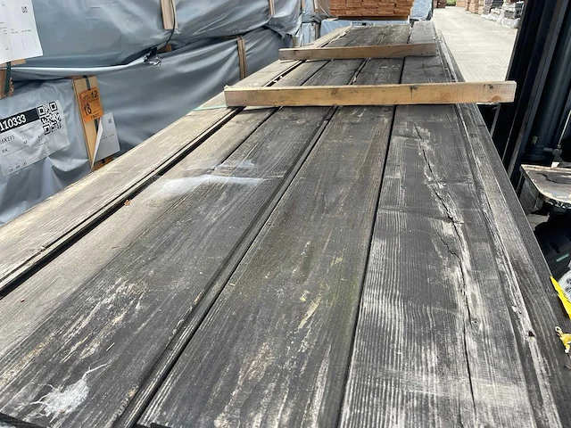 Douglas wisselsponning/halfhoutsrabat zwart gecoat 5000x190x18mm (75x) - afbeelding 1 van  3