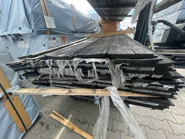 Douglas wisselsponning/halfhoutsrabat zwart gecoat 5000x190x18mm (75x) - afbeelding 3 van  3