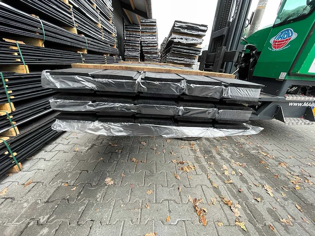 Douglas wisselsponning/halfhoutsrabat zwart gecoat 6000x185x18mm (36x) - afbeelding 3 van  3