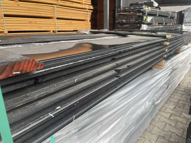Douglas wisselsponning/halfhoutsrabat zwart gecoat 6000x190x18mm (36x) - afbeelding 2 van  3