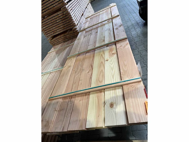 Douglas zweeds rabat 23x190mm, lengte 400cm (16x) - afbeelding 1 van  3
