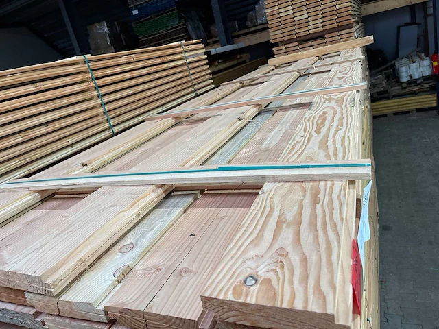 Douglas zweeds rabat 26x190mm, lengte 400cm (30x) - afbeelding 1 van  3