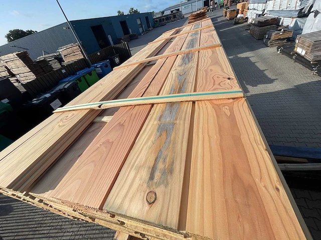 Douglas zweeds rabat 4000x190x26mm (106x) - afbeelding 1 van  3