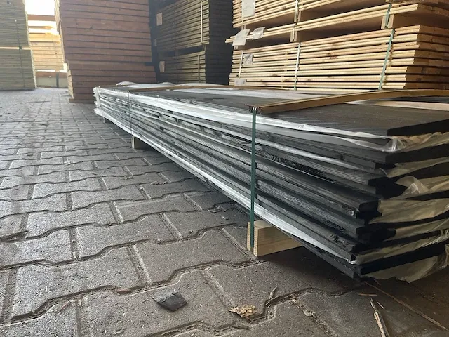 Douglas zweeds rabat zwart gecoat 23x180mm, lengte 300cm (100x) - afbeelding 2 van  3