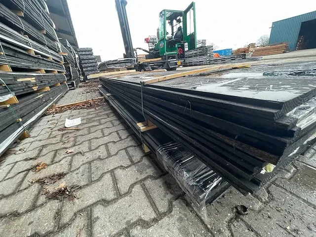Douglas zweeds rabat zwart gecoat 23x180mm, lengte 365cm (50x) - afbeelding 2 van  3