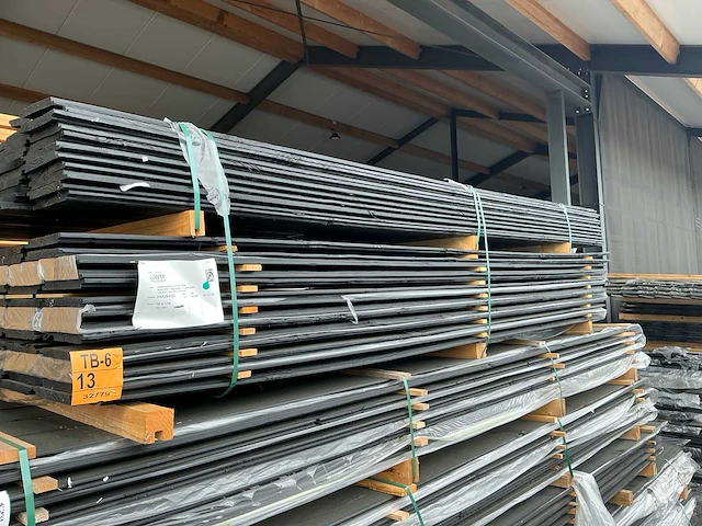 Douglas zweeds rabat zwart gespoten 18x185mm, lengte 300cm (130x) - afbeelding 3 van  3