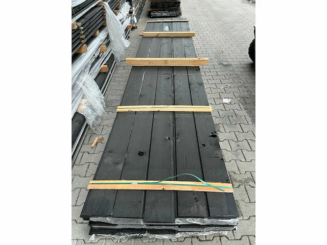 Douglas zweeds rabat zwart gespoten 18x185mm, lengte 500cm (50x) - afbeelding 1 van  3