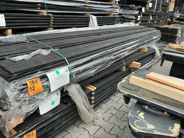Douglas zweeds rabat zwart gespoten 23x185mm, lengte 360cm (69x) - afbeelding 3 van  3